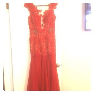 Mac Dugal gorgeous floor length formal dress